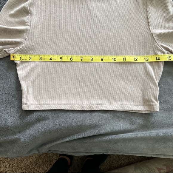 Shein Beige Mock Neck Crop Top Size M - Picture 4 of 7